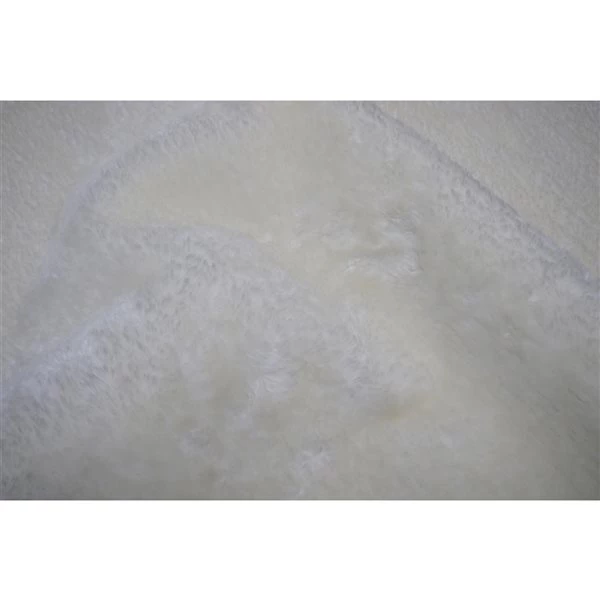 A&E Bath & Shower 2-ft x 6-ft Ivory Faux Fur Plush Irregular Indoor Solid Rug 5 A&E Bath & Shower 2-ft x 6-ft Ivory Faux Fur Plush Irregular Indoor Solid Rug - Image 3